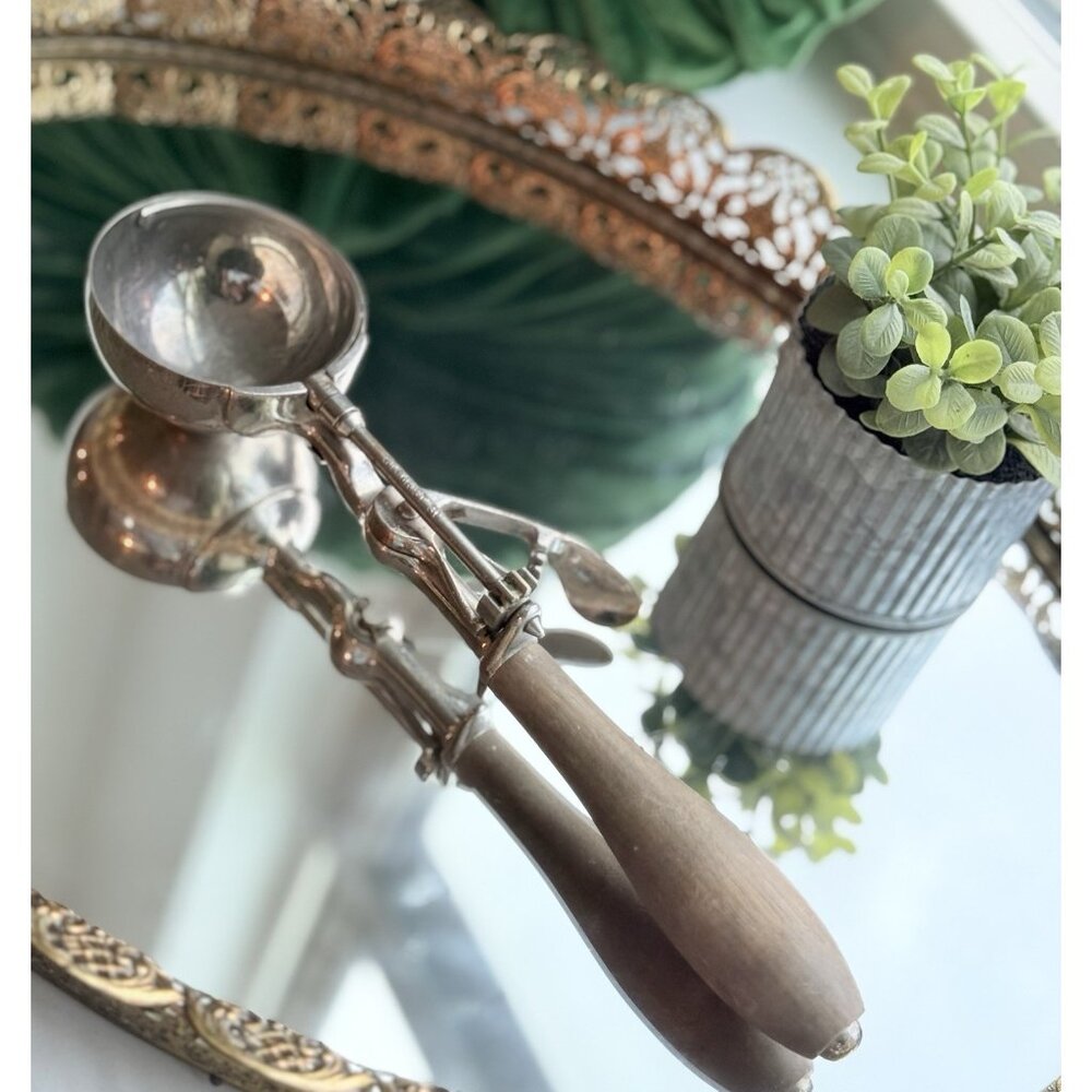 Antique Gilchrist Ice Cream Scoop No. 31 - Rare Size 10 Large Bowl-1920's